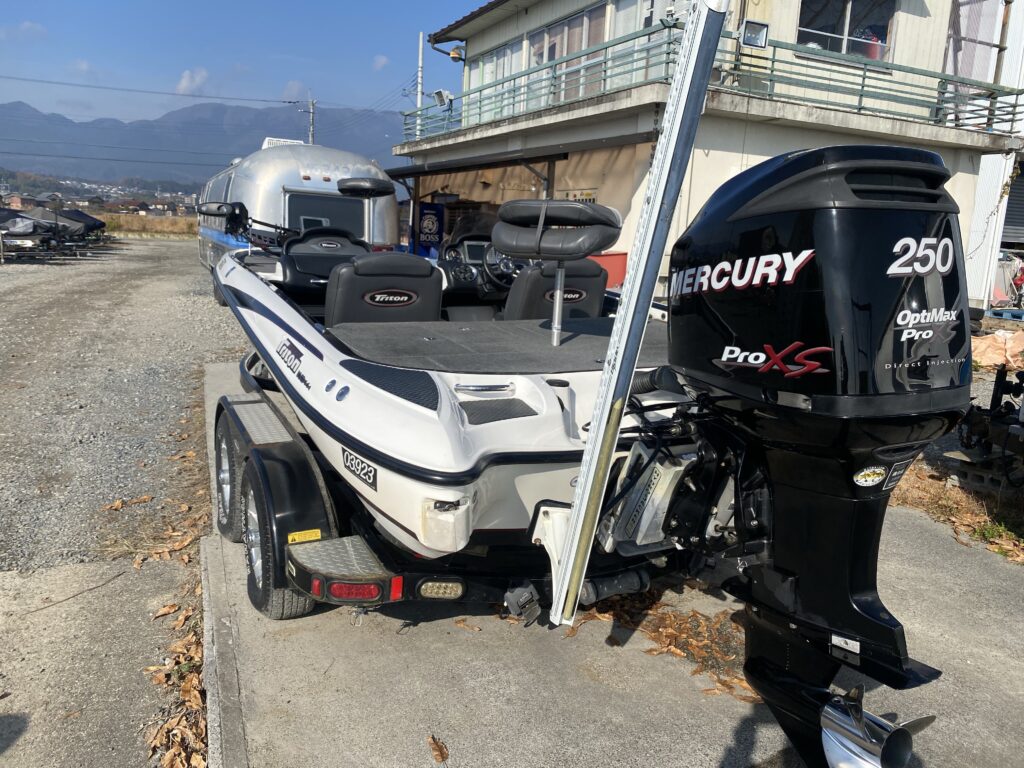 08 TRITON TR-20