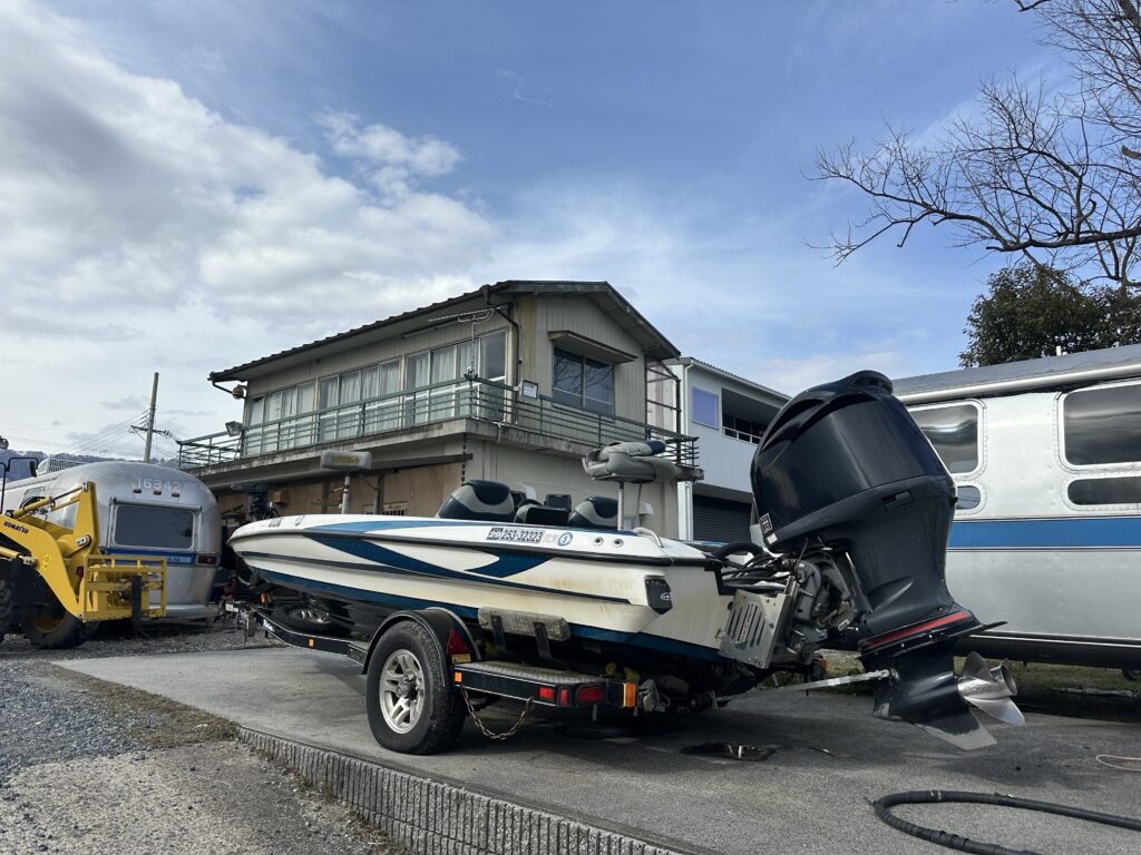 11 TRITON 19XS