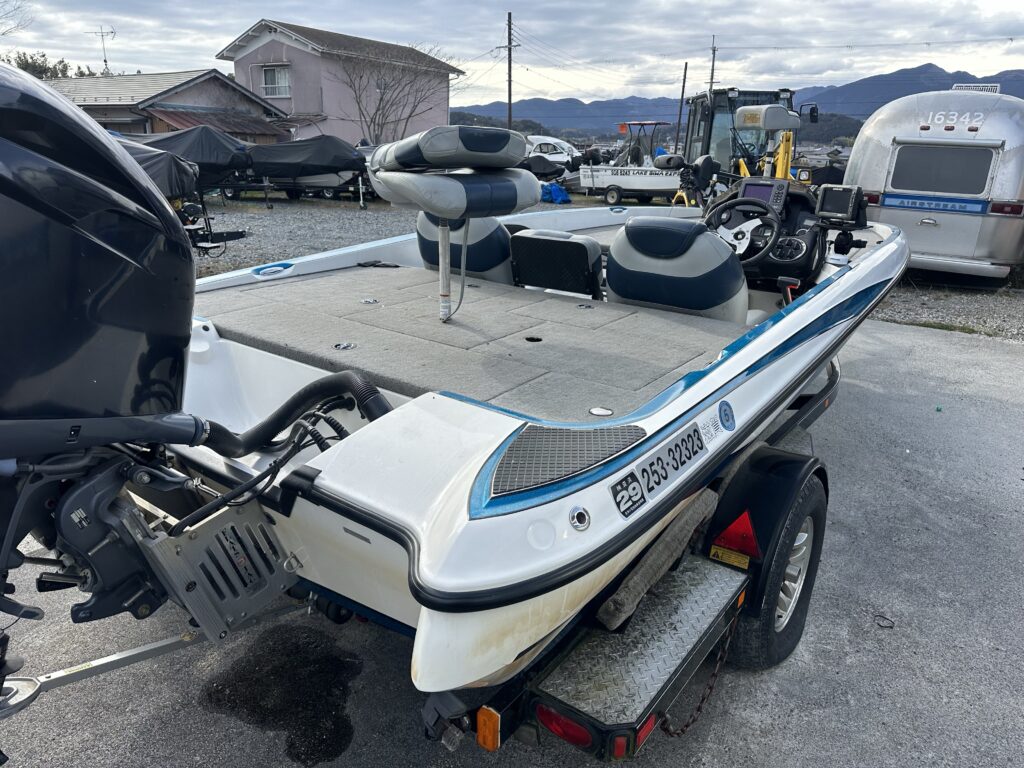 11 TRITON 19XS