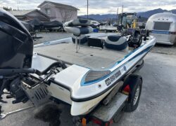 11 TRITON 19XS