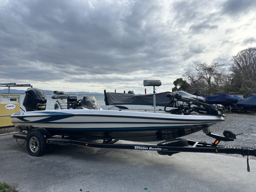11 TRITON 19XS