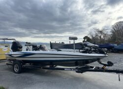 11 TRITON 19XS