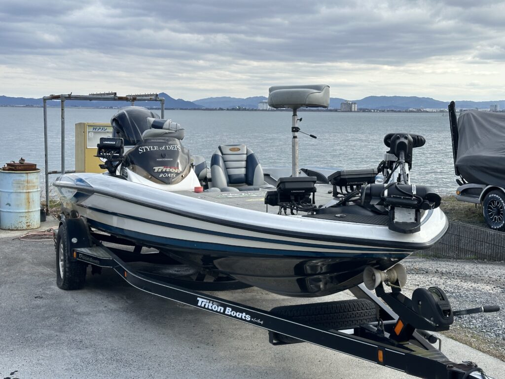 11 TRITON 19XS