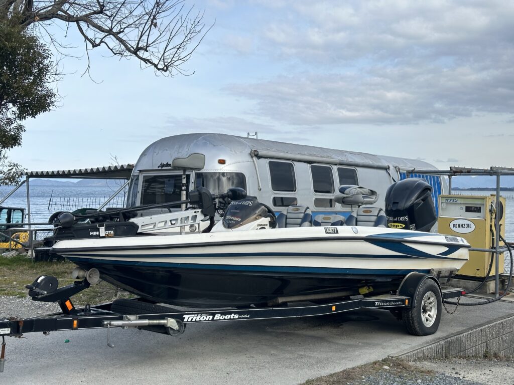 11 TRITON 19XS