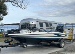 11 TRITON 19XS