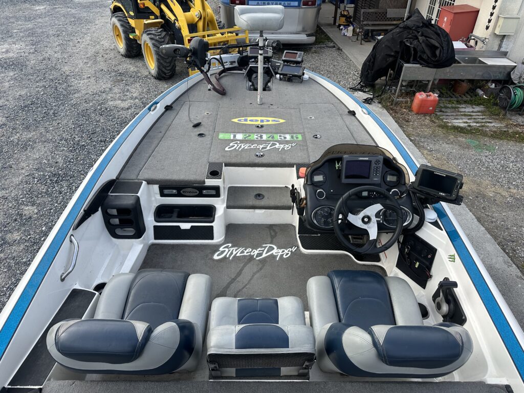 11 TRITON 19XS